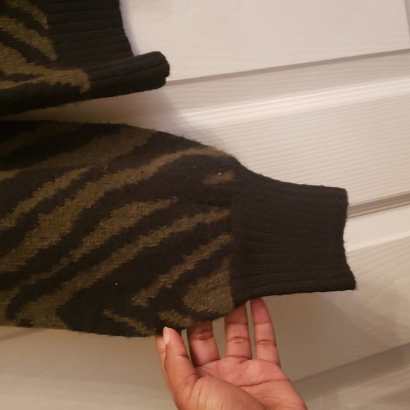Zebra print sweater - Picture 7 of 7